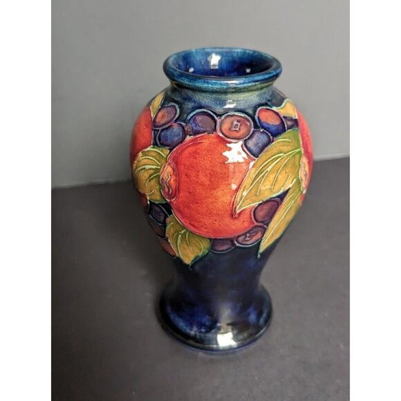 Moorcroft Vintage Pomegranate/Grapes Cobalt Vase Made in England 4" - Picture 4 of 8